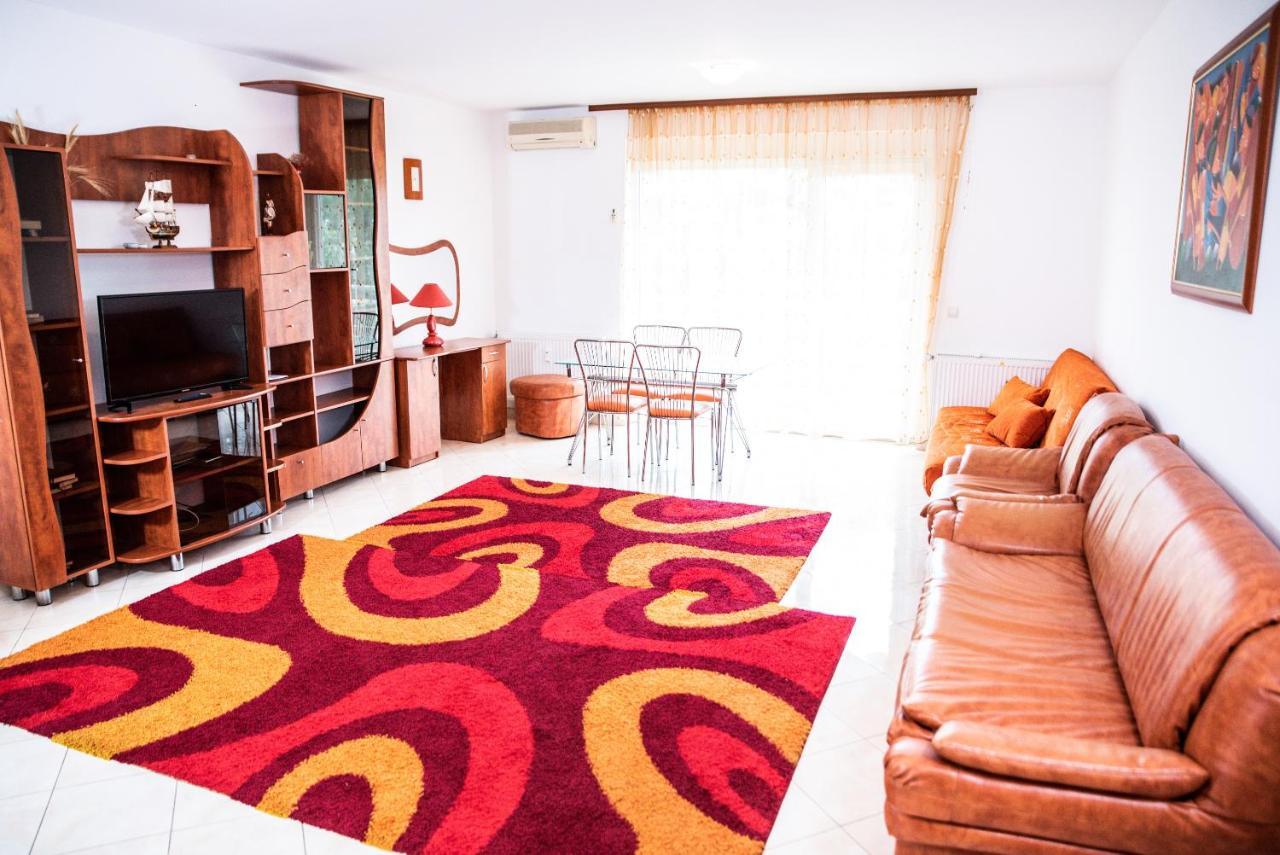 Club Onix Apartments เนพทุน ภายนอก รูปภาพ