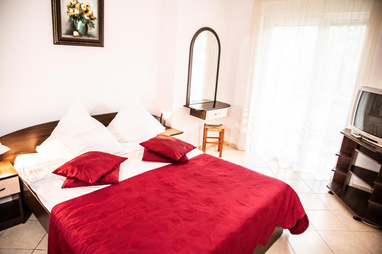 Club Onix Apartments เนพทุน ภายนอก รูปภาพ