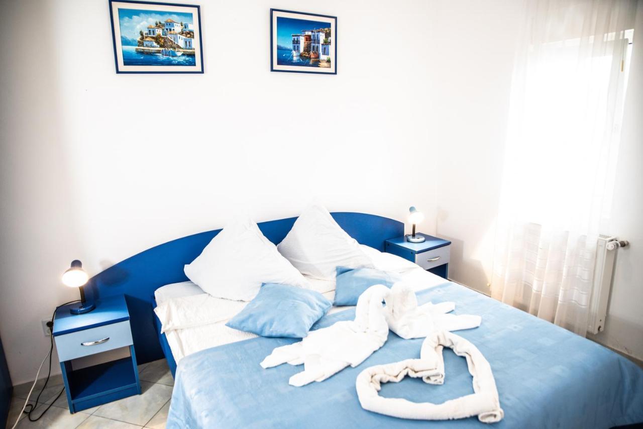 Club Onix Apartments เนพทุน ภายนอก รูปภาพ