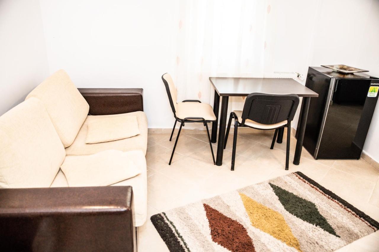 Club Onix Apartments เนพทุน ภายนอก รูปภาพ