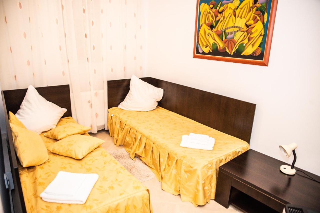 Club Onix Apartments เนพทุน ภายนอก รูปภาพ