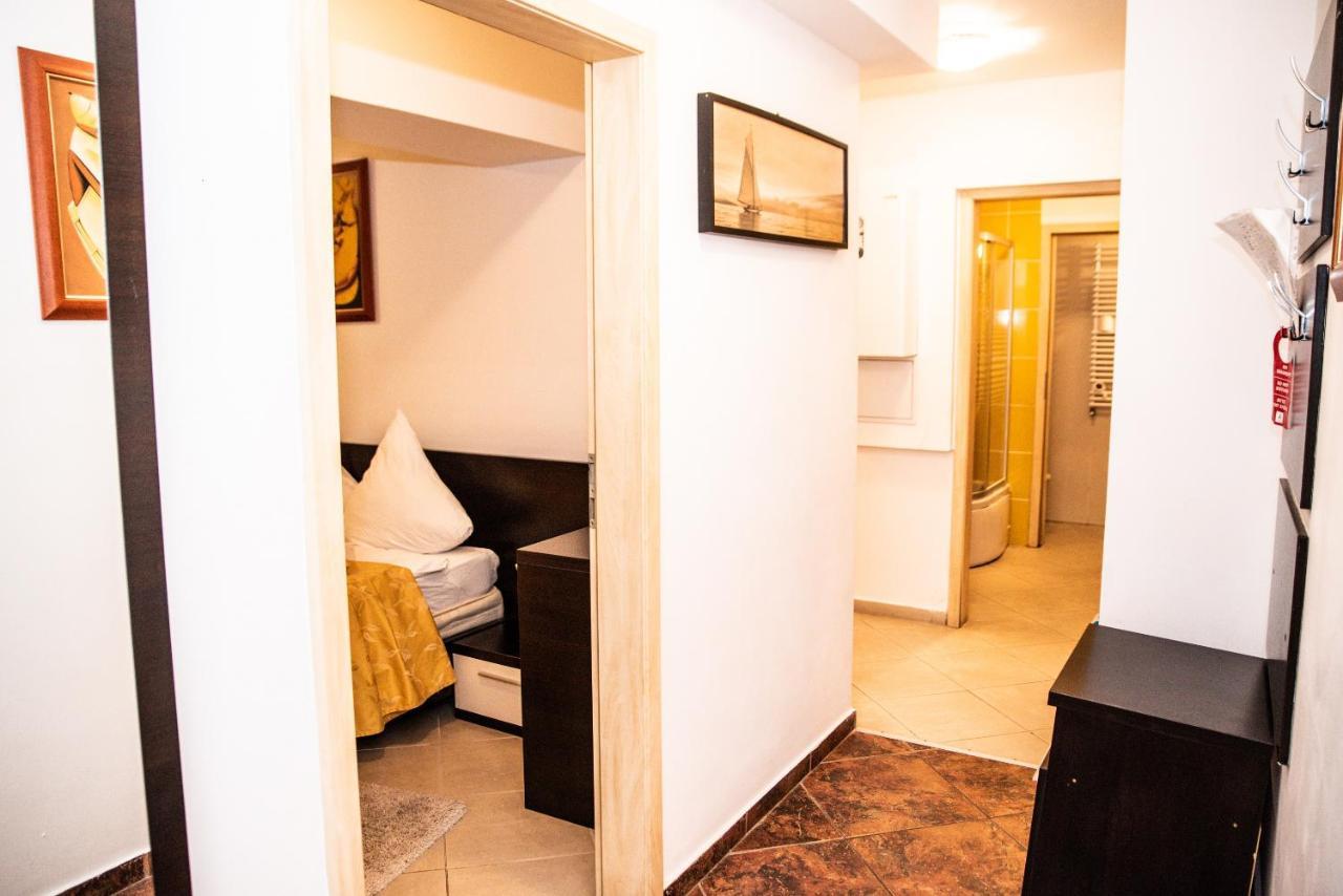 Club Onix Apartments เนพทุน ภายนอก รูปภาพ