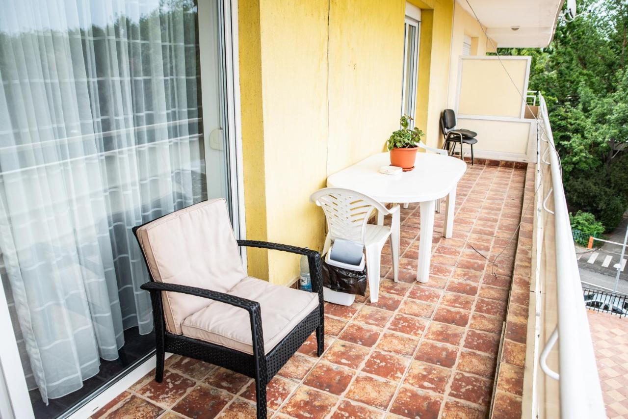 Club Onix Apartments เนพทุน ภายนอก รูปภาพ