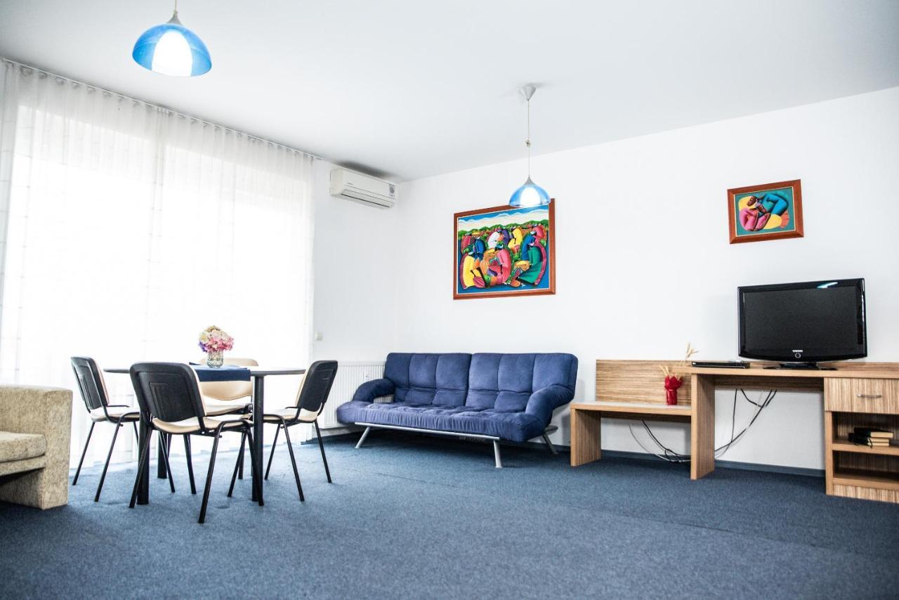 Club Onix Apartments เนพทุน ภายนอก รูปภาพ