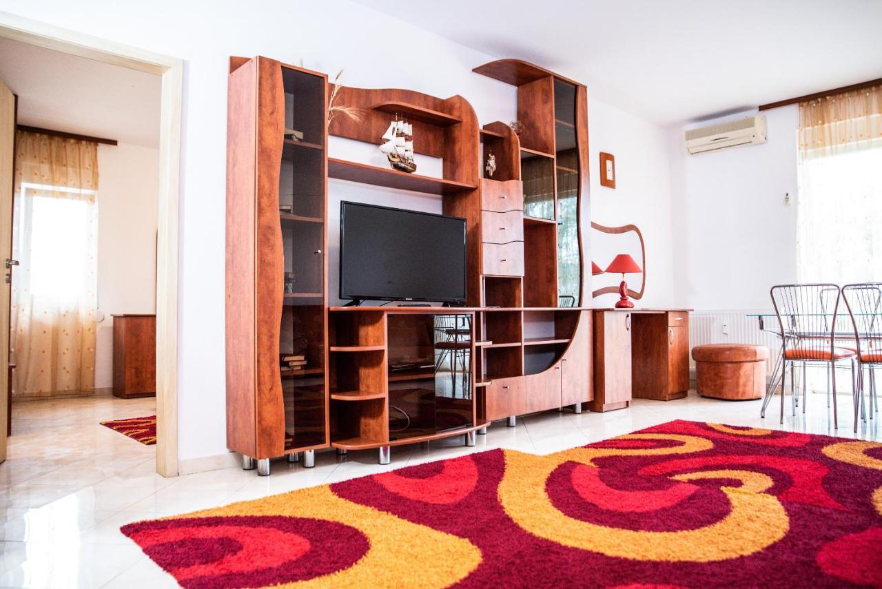 Club Onix Apartments เนพทุน ภายนอก รูปภาพ