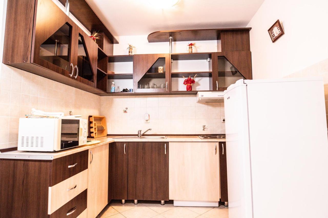 Club Onix Apartments เนพทุน ภายนอก รูปภาพ