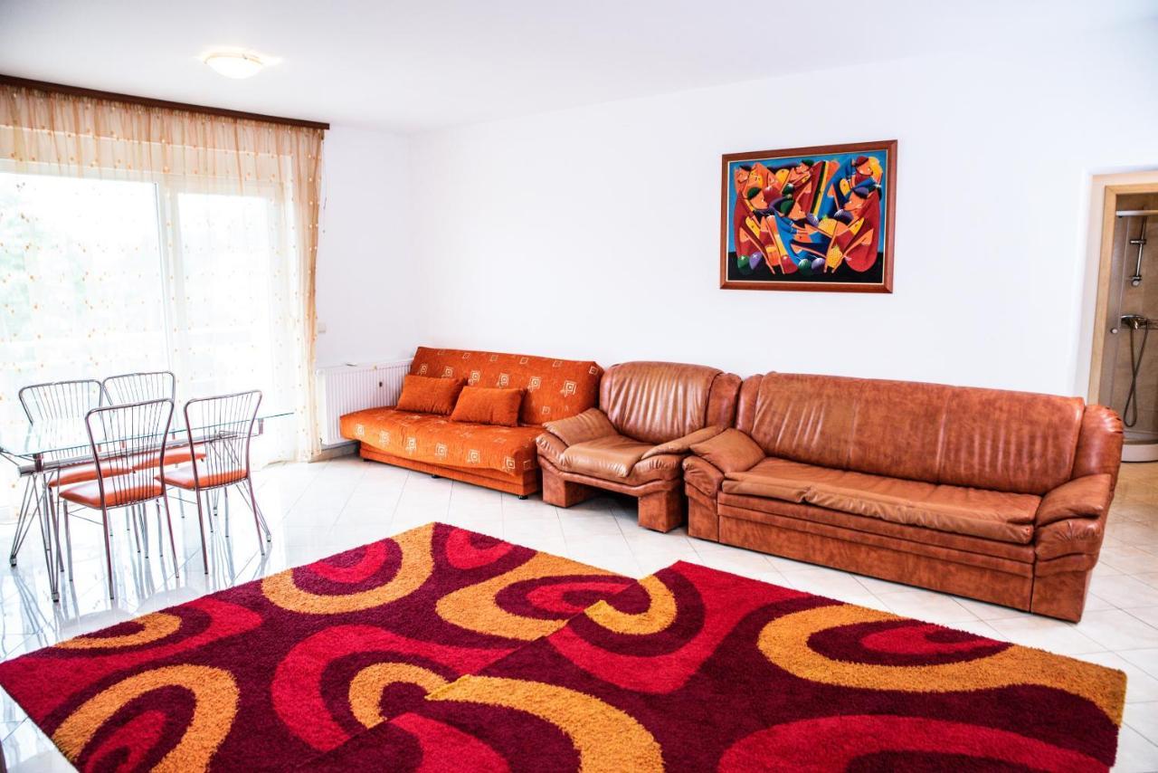 Club Onix Apartments เนพทุน ภายนอก รูปภาพ