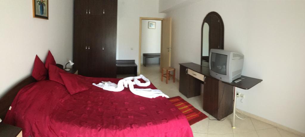 Club Onix Apartments เนพทุน ภายนอก รูปภาพ